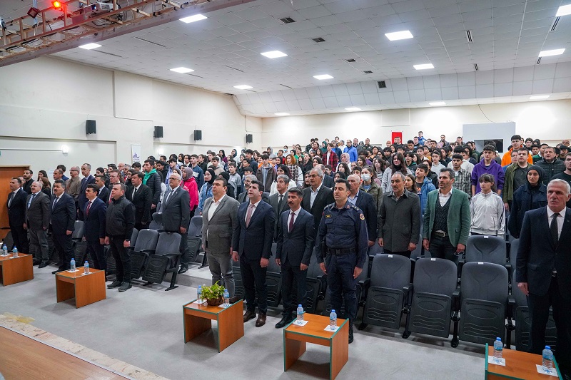 İstiklal Marşımızın Kabulünün 102. Yıldönümü ve Mehmet Akif ERSOY’ u Anma Günü İMKB Anadolu İmam Hatip Lisesinde düzenlenen Programla Kutlandı.