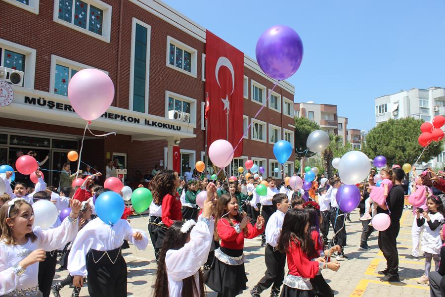 İLÇEMİZDE 23 NİSAN ÇOŞKUYLA KUTLANDI.