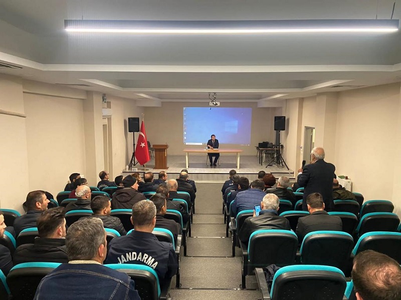 Kaymakamımız Başkanlığında İlçemizdeki Kamu Kurum ve Kuruluşlarının Amirleri ve Mahalle Muhtarlarımızın Katılımıyla Değerlendirme Toplantısı Yapıldı.